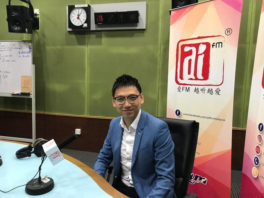 MK 在爱FM 电台节目中受访